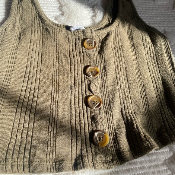 Garage Army Green Button Crop Top - Picture 2 of 4